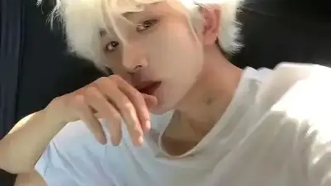 库明加重返赛场却遭遇意外，受伤退场引发热议